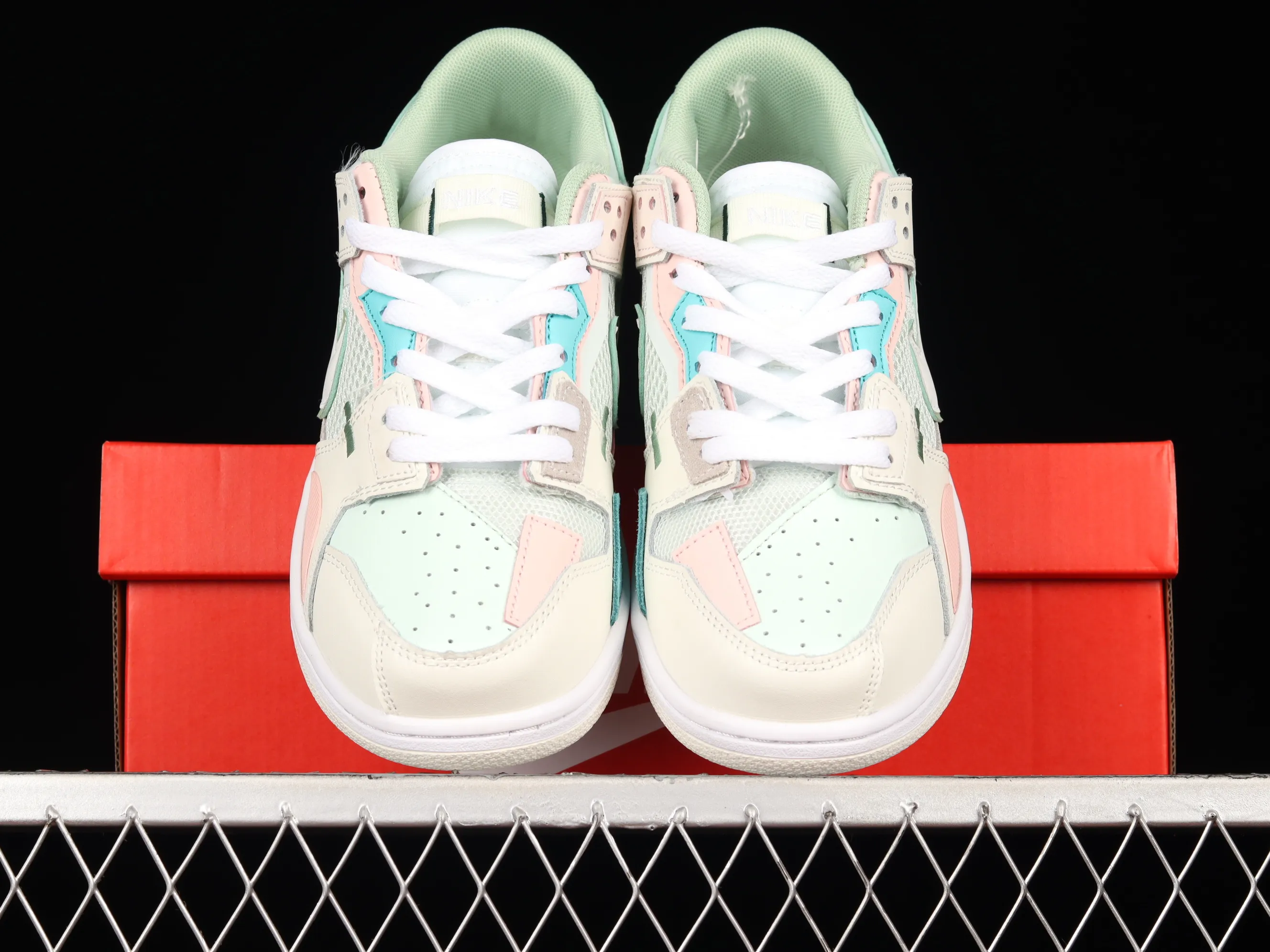 All categories Nk SB Dunk series Nk SB Dunk Low low-top skate shoes Nk Dunk Scrap stitching low-top skate shoes DM0802-001